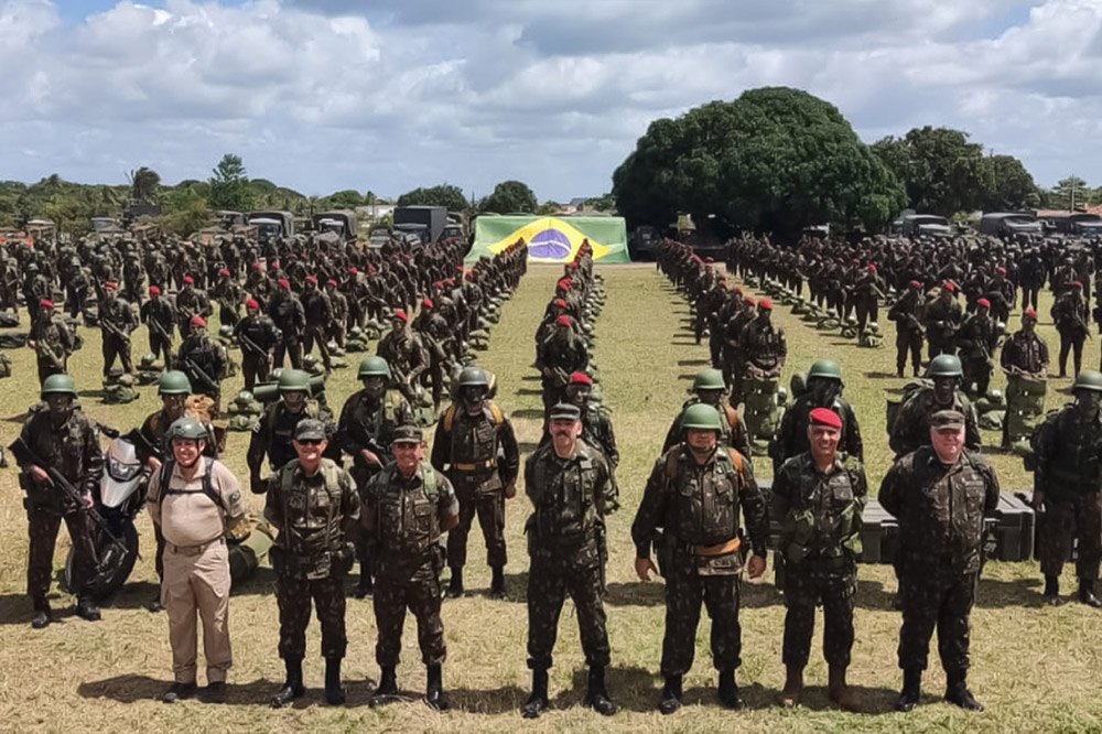 Brasil e França realizam exercícios militares na fronteira da