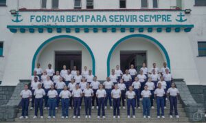 Mulheres ingressam pela primeira vez como marinheiras de carreira