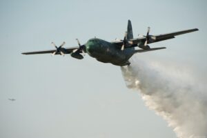 C-130 Hércules é acionado para combate aos incêndios florestais no Chile