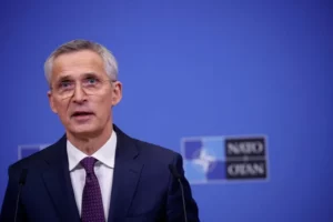 OTAN viu sinais de que China está considerando enviar armas para Rússia, diz Stoltenberg