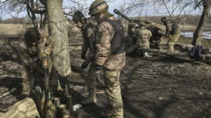 Batalha pelo Donbass é "dolorosa e difícil", diz Volodymyr Zelensky enquanto Exército luta em Bakhmout