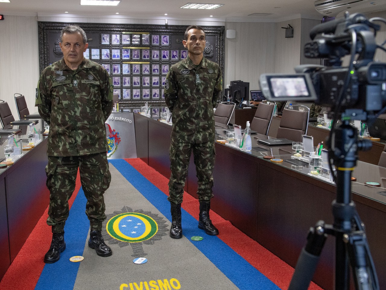 De forma inédita, Comandante se dirige a toda a tropa por videoconferência