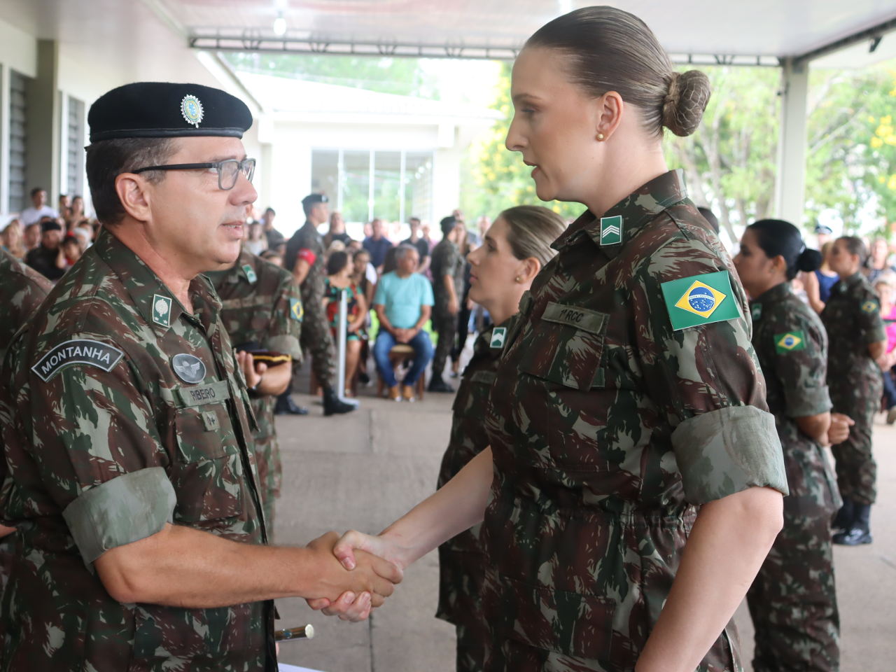 Oficial e Sargento Temporários do Exército