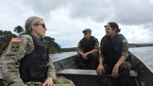 Comitiva do Brasil e Estados Unidos inspeciona instalações para a Operação CORE 23