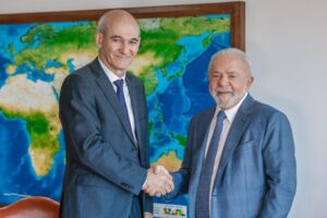 Militares e policiais federais disputam o comando da segurança imediata do presidente Lula