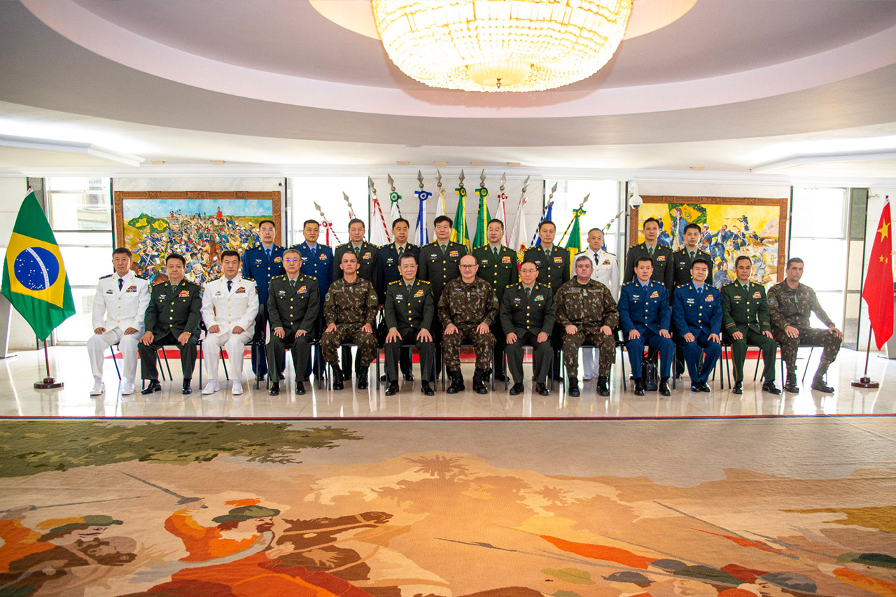 Generais das Forças Armadas da China vêm ao Brasil conhecer os projetos estratégicos do Exército