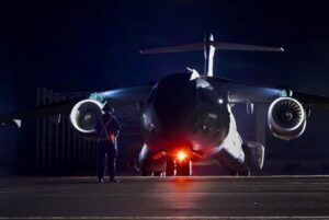 KC-390 Millennium realiza primeira operação com equipamento de visão noturna