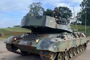 Exercito realiza testes de componentes nacionais do blindado Leopard