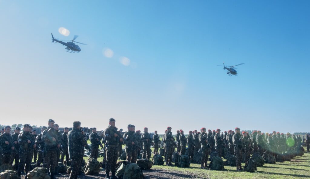 Tropas do Exército Brasileiro verificam prontidão para exercício  internacional - DefesaNet