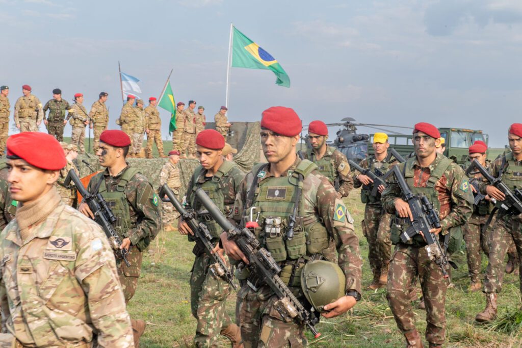 Tropa do Exército Brasileiro se prepara para atividade internacional -  DefesaNet