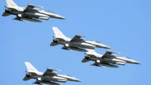 Ucrânia festeja ‘Dia da Independência’; Noruega vai doar nova série de caças F-16 a Kiev
