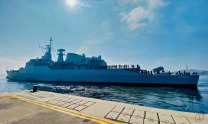 Navio da Marinha parte para operação no Golfo da Guiné