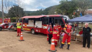 Mais de 200 Bombeiros Voluntários de 21 municípios atuam na zona de desastre no RS