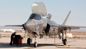 Lockheed Martin revê para baixo entregas de jatos F-35 devido a atrasos de fornecedor