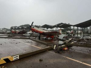 AFA em Pirassununga: Temporal causa danos a aeronaves da FAB