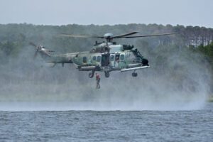 Cadetes de Infantaria da AFA realizam instrução de Operações Aeromóveis