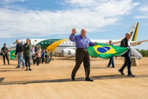 Aeronave VC-2 repatria brasileiros na Cisjordânia