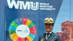 Oficial da Marinha do Brasil é diplomada na World Maritime University, na Suécia