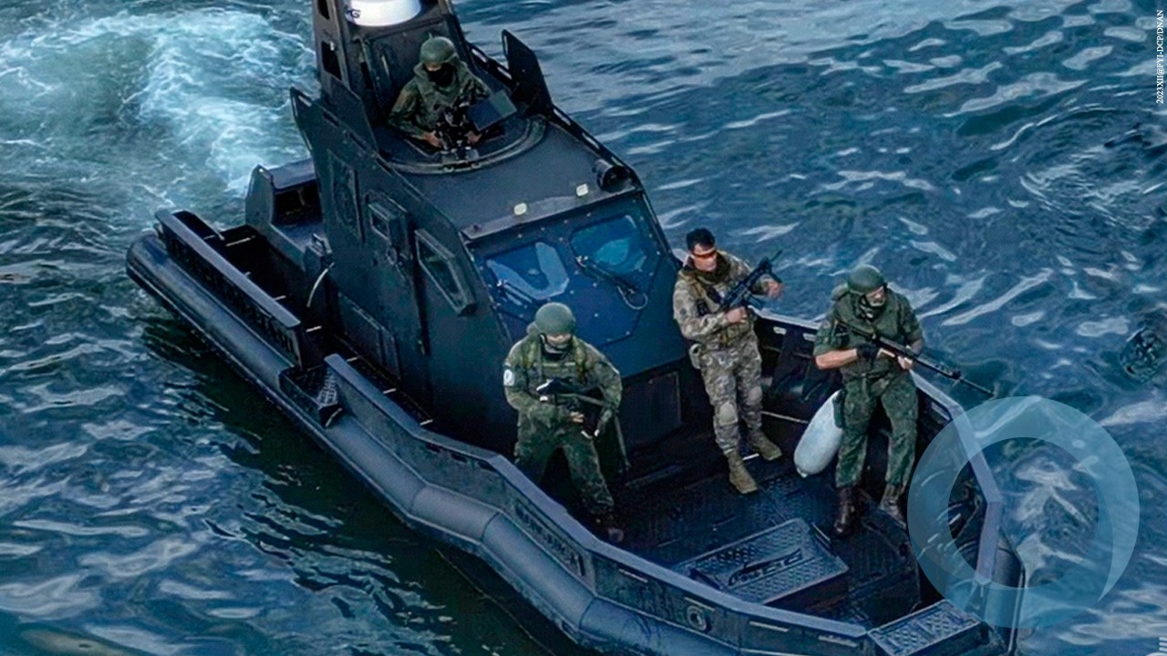 Militares da Marinha atuam em apreensão de drogas e armas no litoral de São Paulo