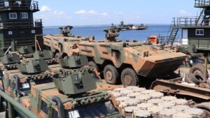 Comandante do Exército acompanha chegada de viaturas que reforçarão defesa da fronteira