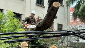 Brazilian army supports people affected by storms in the Porto Alegre region