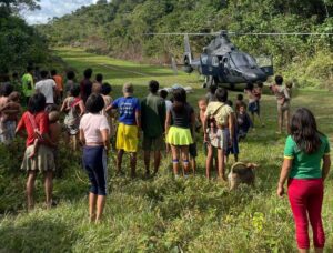 Operação Catrimani: Forças Armadas empregam 12 aeronaves e entregam 5 mil cestas aos Yanomami