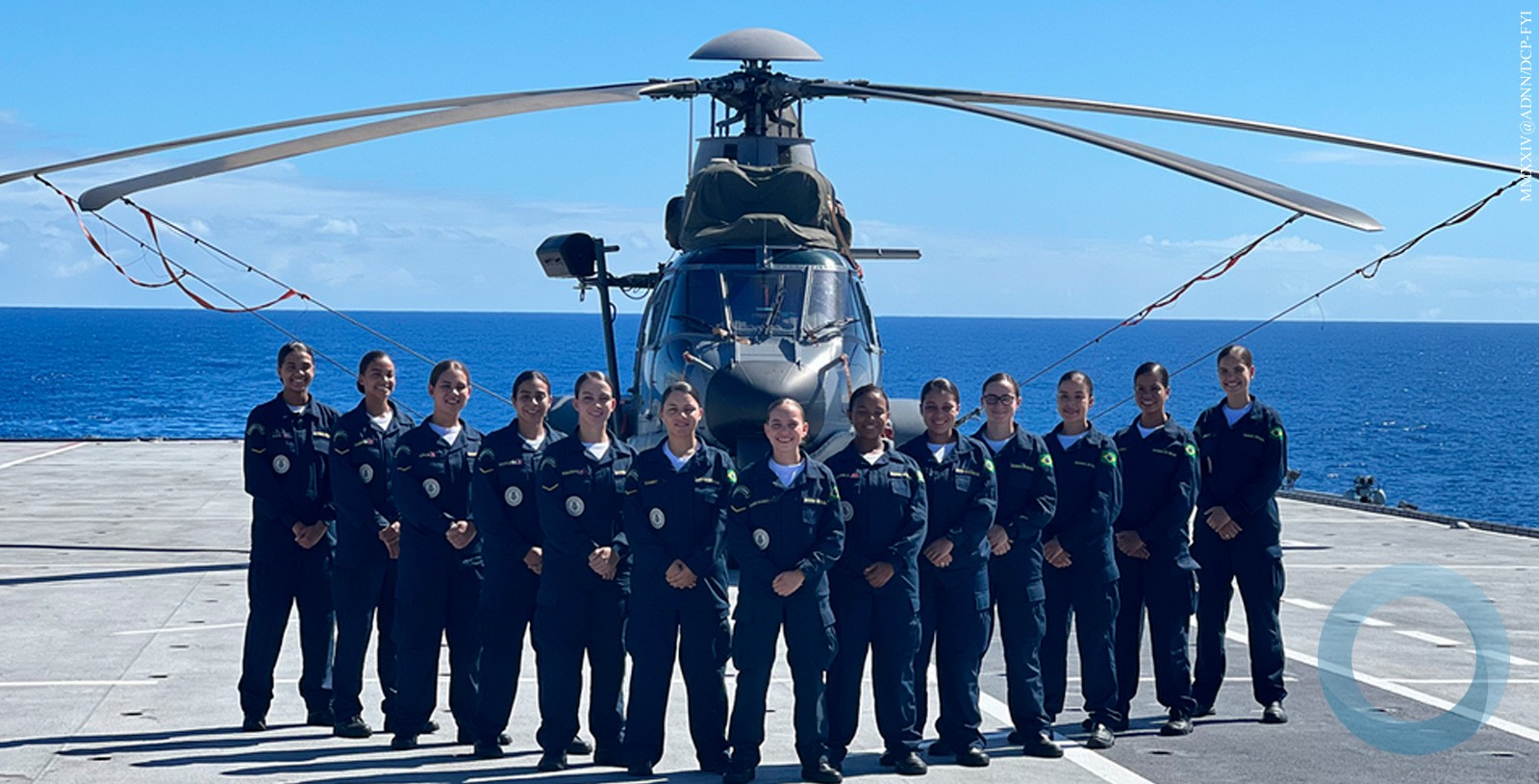 Marinheiras que integram tripulação do maior navio da Esquadra brasileira