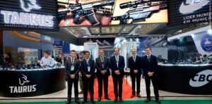 Companhia Brasileira de Cartuchos expõe mais de 190 modelos, entre munições e armas longas, e novidades na LAAD Security & Defence 2024