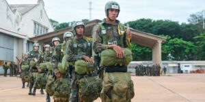 151 Cadetes do Primeiro Esquadrão participaram do treinamento para abandono de aeronave em voo de forma segura