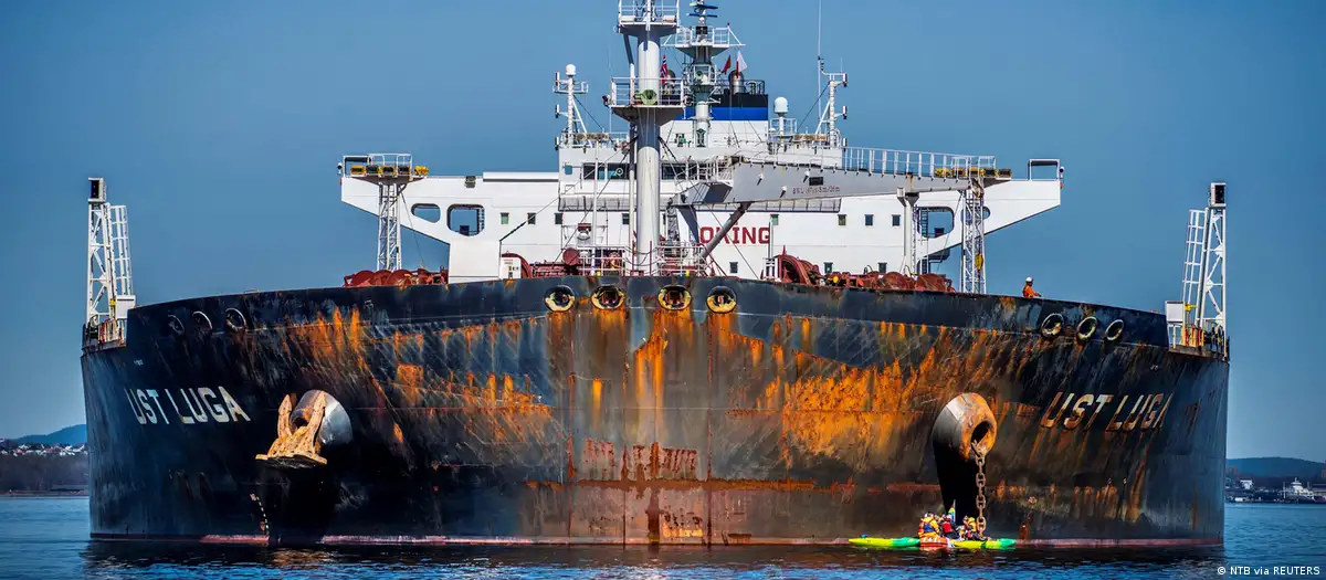 "Frota fantasma" de navios russos, que navegam sem registro oficial, possibilitou à Rússia contornar sanções do Ocidente à sua indústria petroleira Foto: NTB via REUTERS