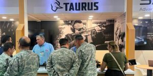 Taurus expõe produtos na Feira Internacional do Ar e Espaço, no Chile
