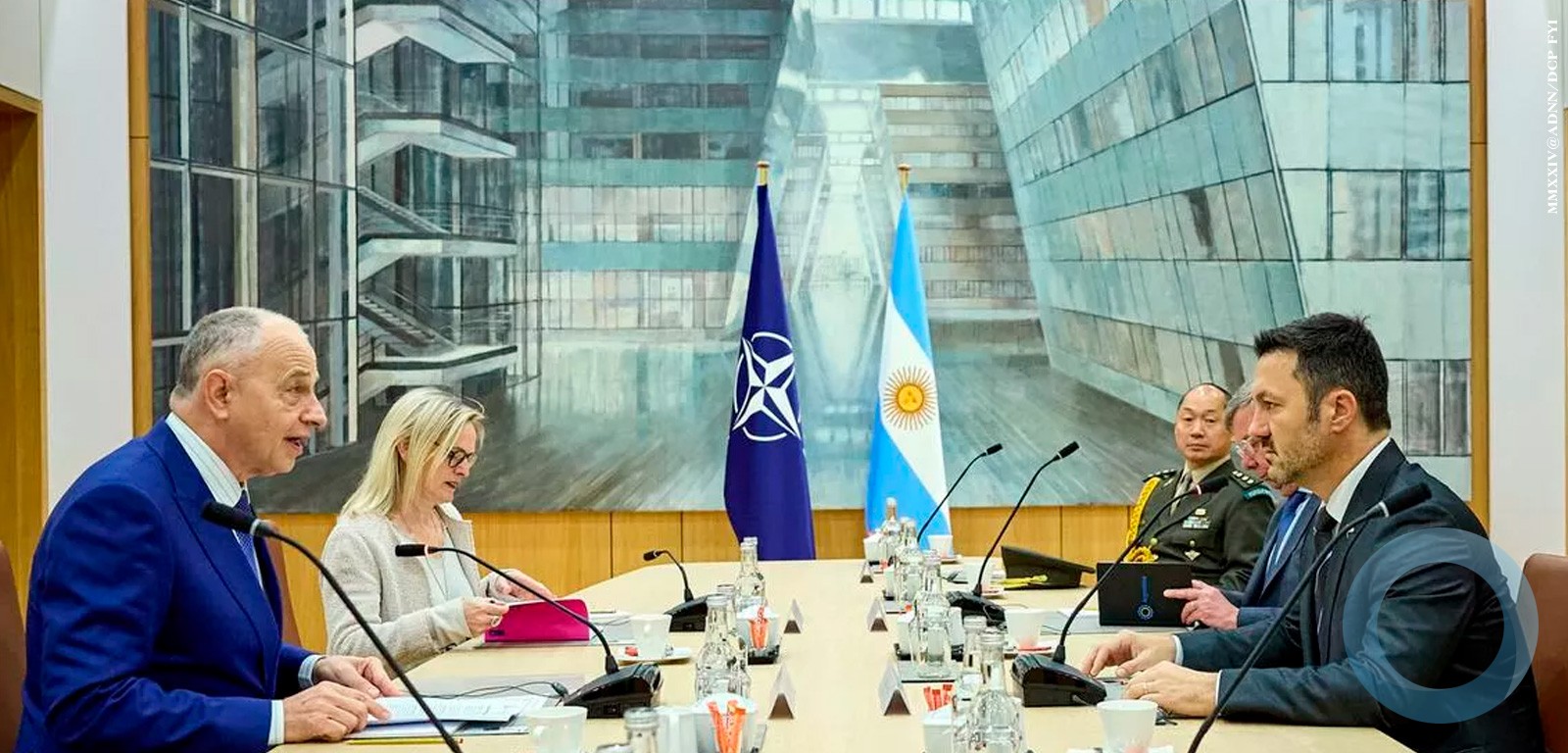 Argentina's Defense Minister, Luis Petri, announced that he had delivered a letter expressing the country's request to become a global NATO partner