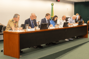 Investimentos em defesa irão gerar 130 mil empregos até 2030, diz ministro em audiência pública na Câmara dos Deputados