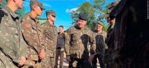Comandante do Exército acompanha ações da tropa no RS