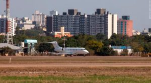 FAB presta apoio para decolagem de aeronaves retidas no Aeroporto Salgado Filho
