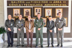 Representantes do DCTA e da AIAB após reunião (Crédito: Divulgação/AIAB)