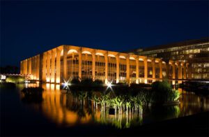 O governo brasileiro prioriza “aliança com um agressor”?