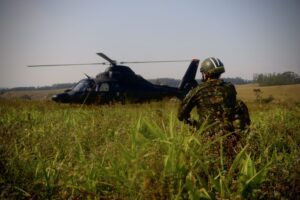 Militares do RJ e de MG realizam estágio de operações aeromóveis