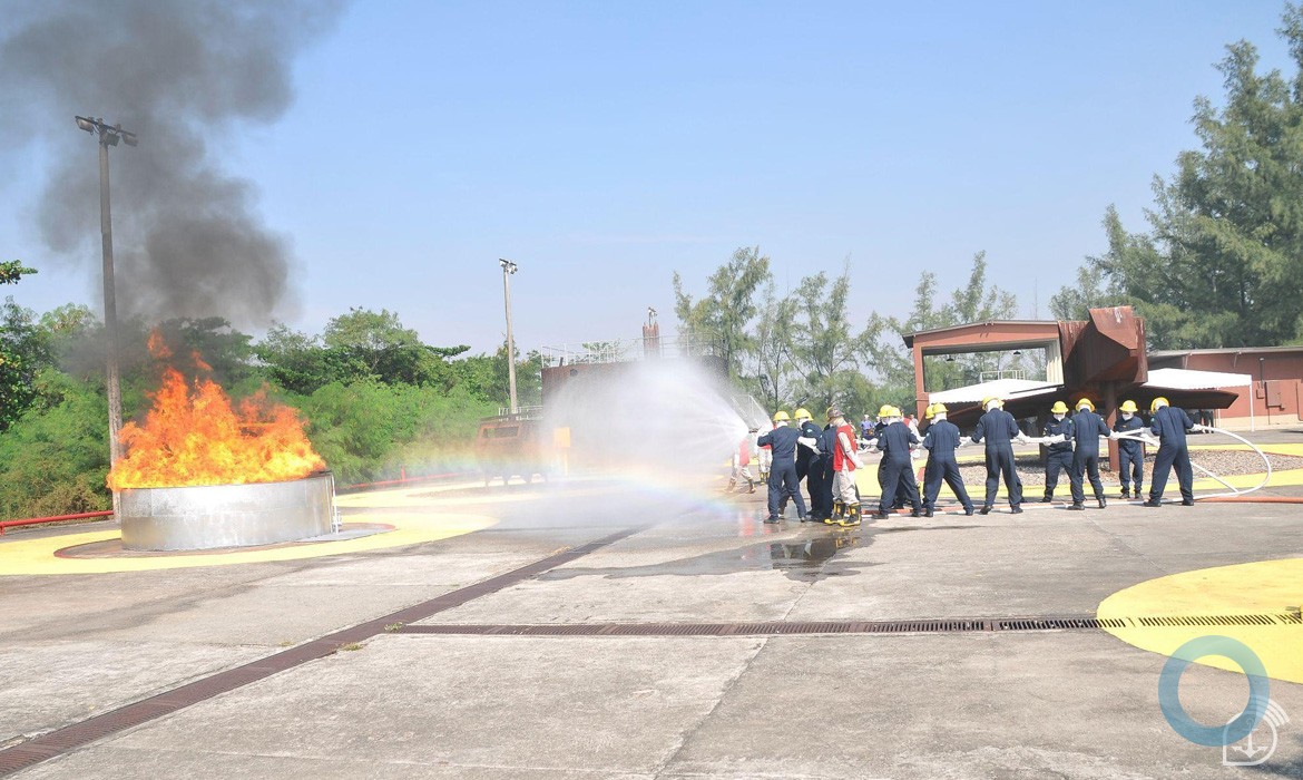 Prevenção e combate a incêndio: a preparação dos militares da Marinha no mar e em terra