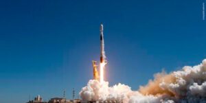 A ICEYE lança quatro novos satélites em órbita, expandindo sua própria constelação e atendendo a missões de clientes