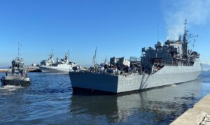 Marinha realiza operações combinadas com Forças Navais estrangeiras em águas internacionais