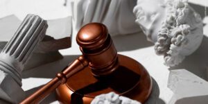 Não se defende a democracia com censura e afronta à Constituição!