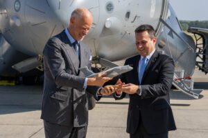 Embraer entrega o primeiro C-390 Millennium à Força Aérea Húngara