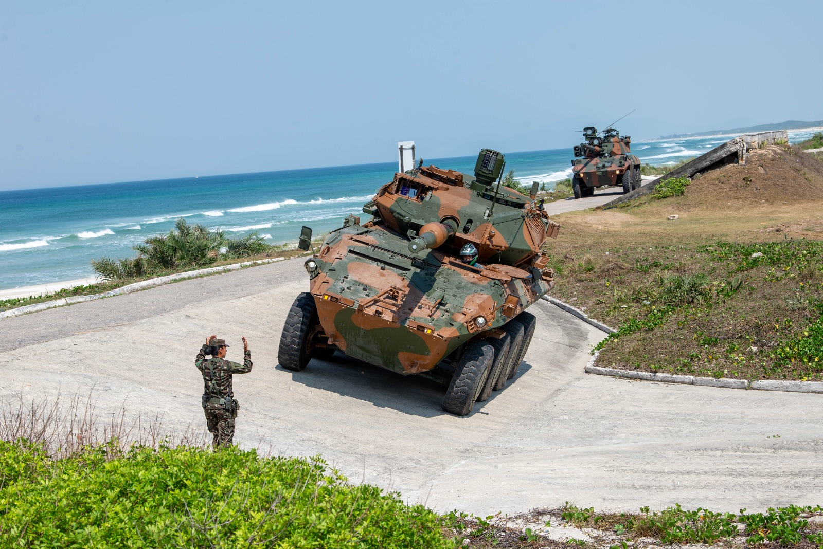 Centauro 2 e Cascavel NG realizam Testes no CAEx - DefesaNet
