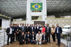 Sua Alteza Real Príncipe Fahd bin Mansour bin Nasser bin Abdulaziz da Arábia Saudita foi recebido nesta sexta-feira na sede da Embraer em São José dos Campos