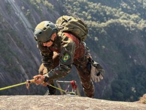 Militares concluem Curso Avançado de Montanhismo