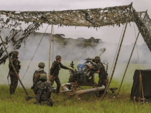 Exercício de Artilharia adestra militares em Santa Catarina