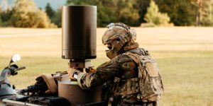 Saab apresenta novo sensor compacto para vigilância de comunicações