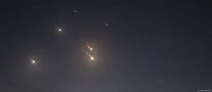 Irã lança ataque com mísseis contra Israel