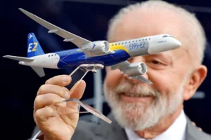 Vamos comprar um avião para a Presidência e aeronaves para ministros, diz Lula